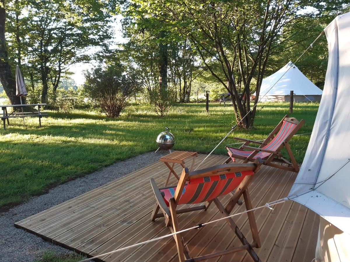 Camping Etang Du Camp Senergues Exterior foto
