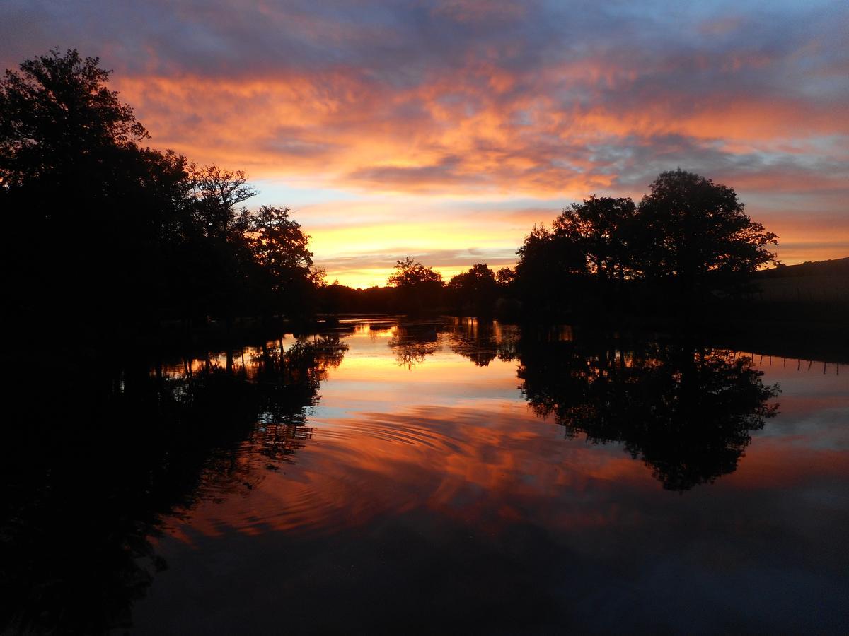 Camping Etang Du Camp Senergues Exterior foto