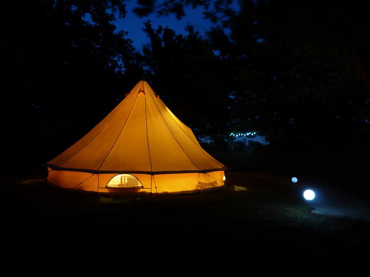 Camping Etang Du Camp Senergues Exterior foto