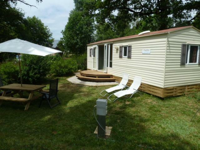 Camping Etang Du Camp Senergues Exterior foto